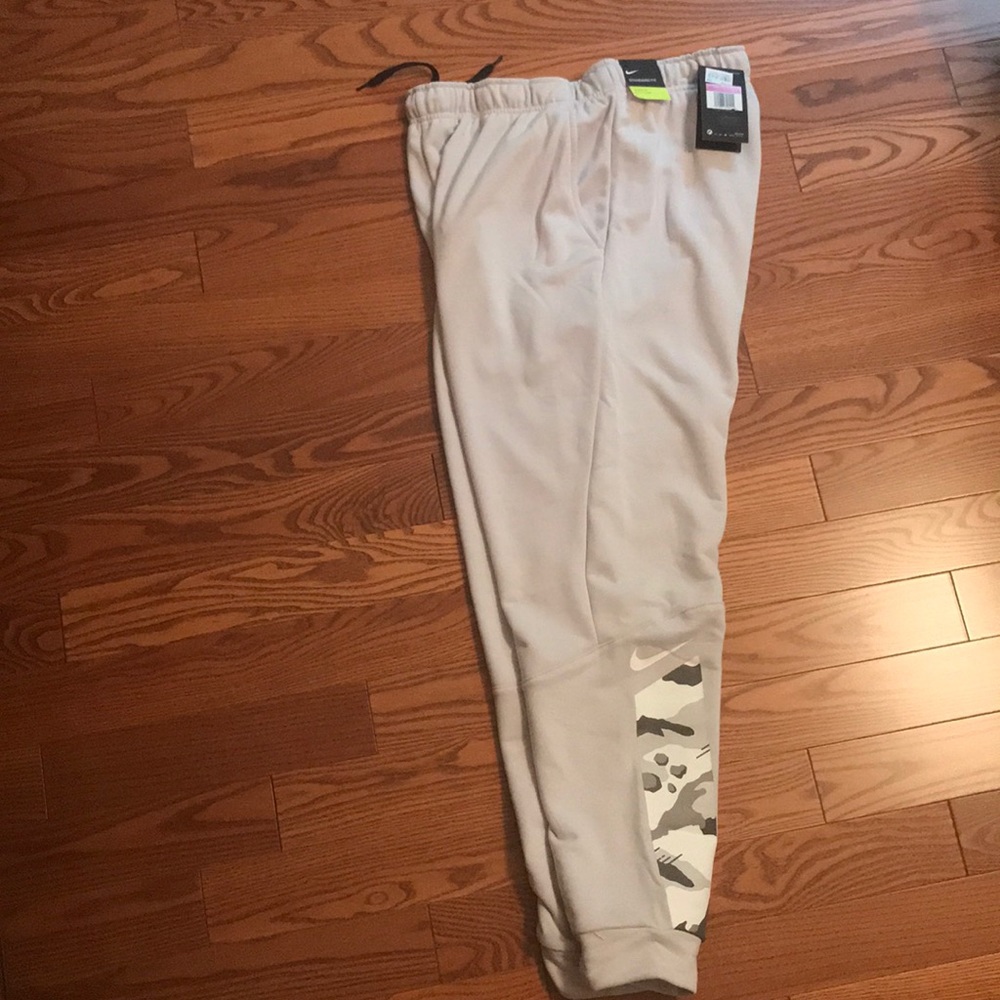 Men’s Nike sweatpants used only once, not tags